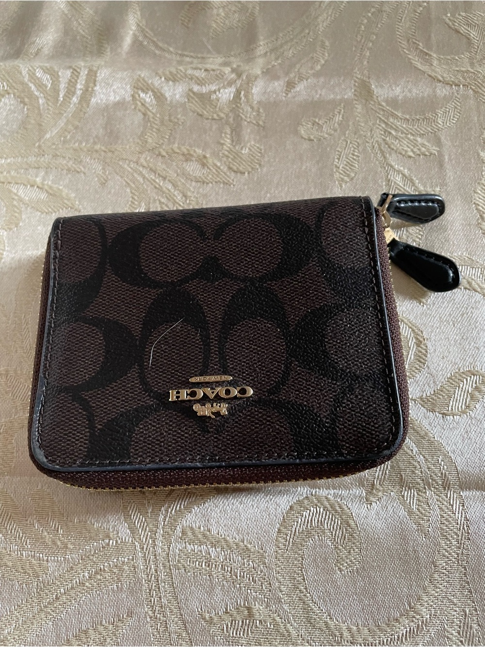 Coach zip round wallet